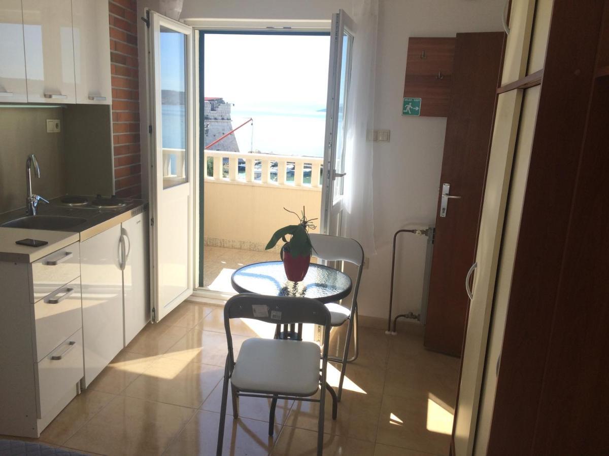 Studio Apartment Mala Plaza Kastela Ngoại thất bức ảnh